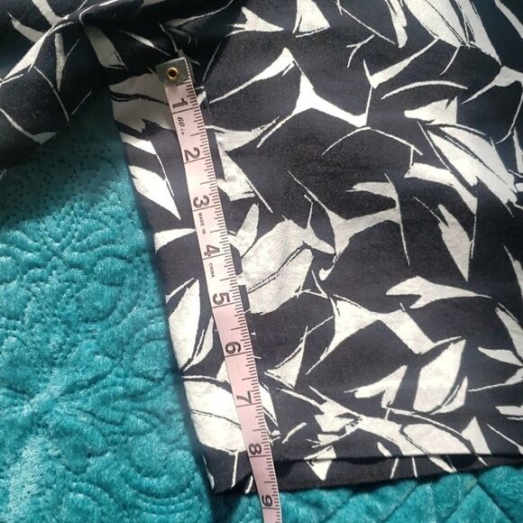 MARIO SERRANI Women's Short Black and White With Pockets Size 12 - Picture 8 of 12